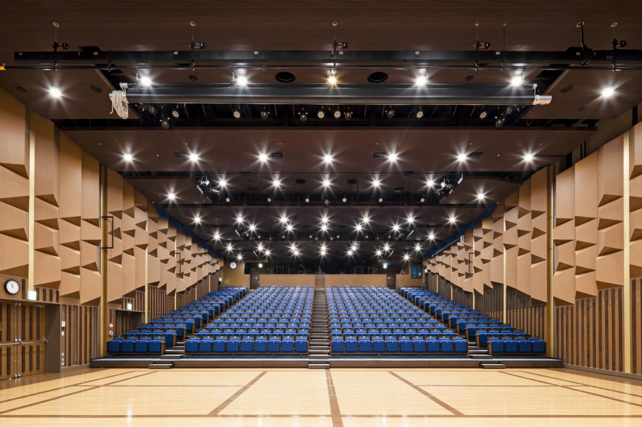 校园多功能厅信息化系统:舞台灯光、会议扩声、显示系统等